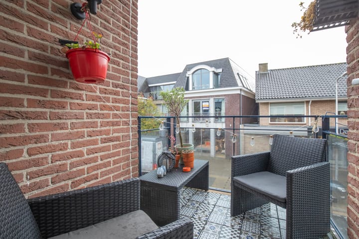 Photo 4 of Voorstraat 42