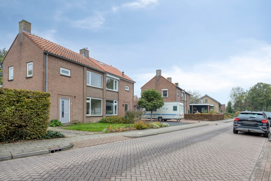 Photo 8 of Huiswerf 1