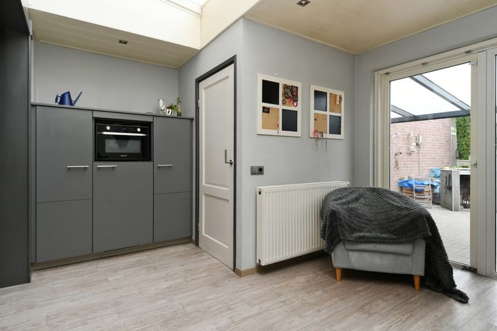 Photo 10 of Heerdstraat 45