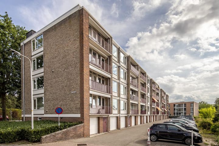 Photo 21 of Stadswal 24-A