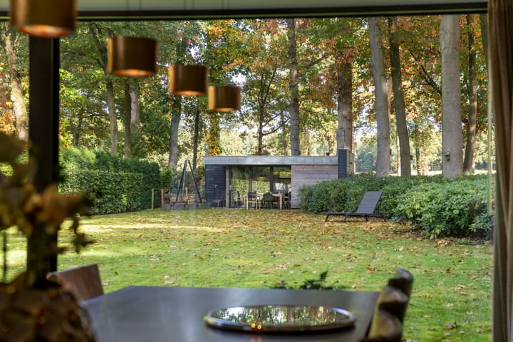 Foto 9 van van Limburg Stirumweg 28