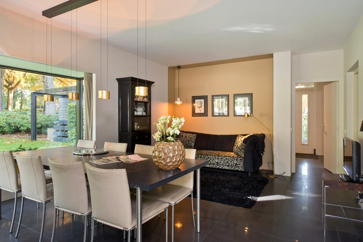 Foto 11 van van Limburg Stirumweg 28