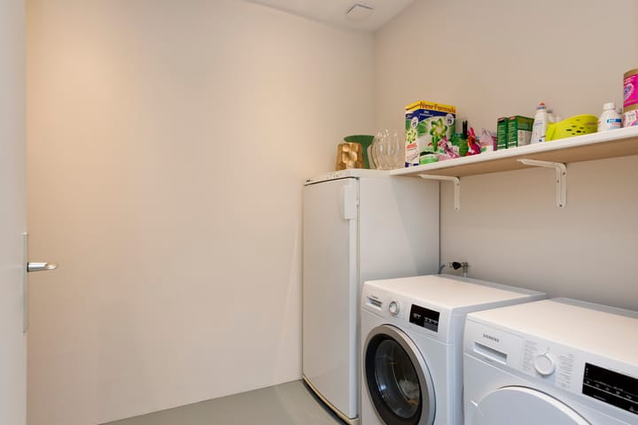 Foto 17 van van Limburg Stirumweg 28