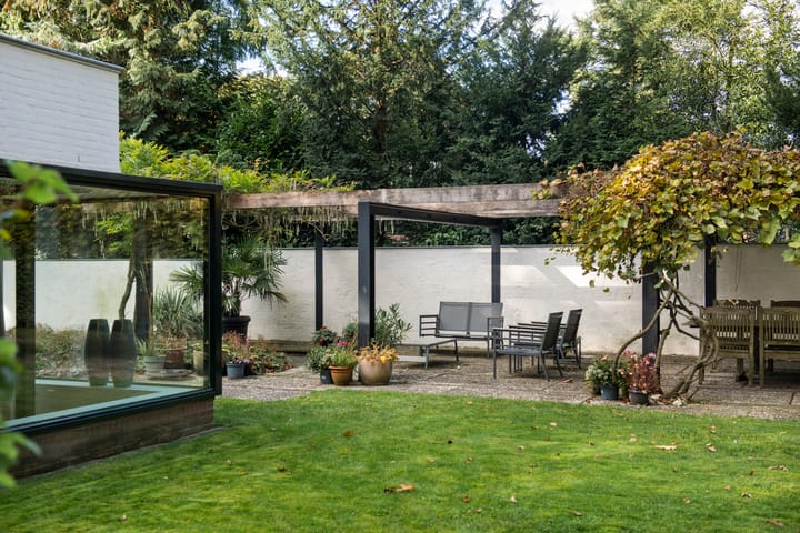 Foto 57 van van Limburg Stirumweg 28