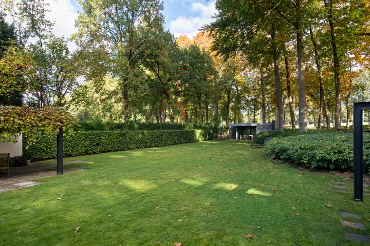 Foto 60 van van Limburg Stirumweg 28