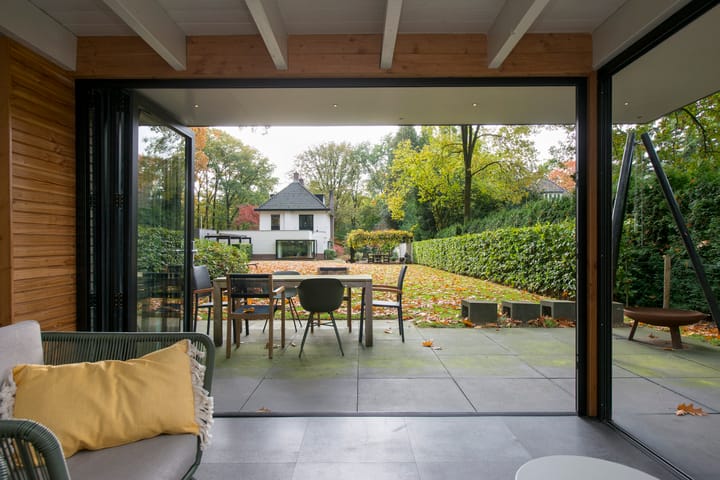 Foto 70 van van Limburg Stirumweg 28