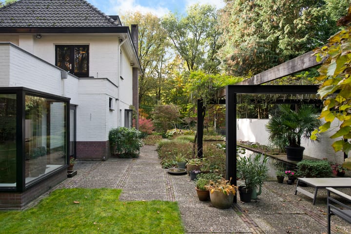 Foto 75 van van Limburg Stirumweg 28