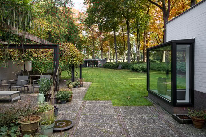 Foto 78 van van Limburg Stirumweg 28