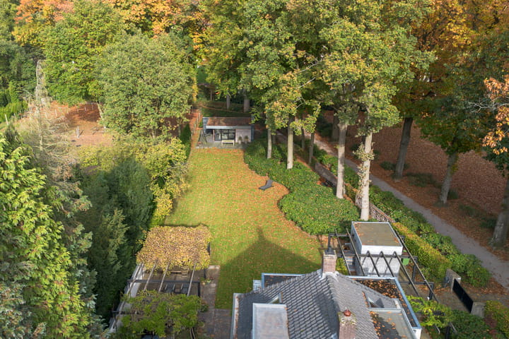 Foto 86 van van Limburg Stirumweg 28