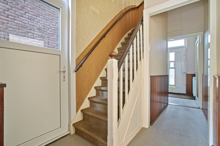 Photo 3 of Floresstraat 98