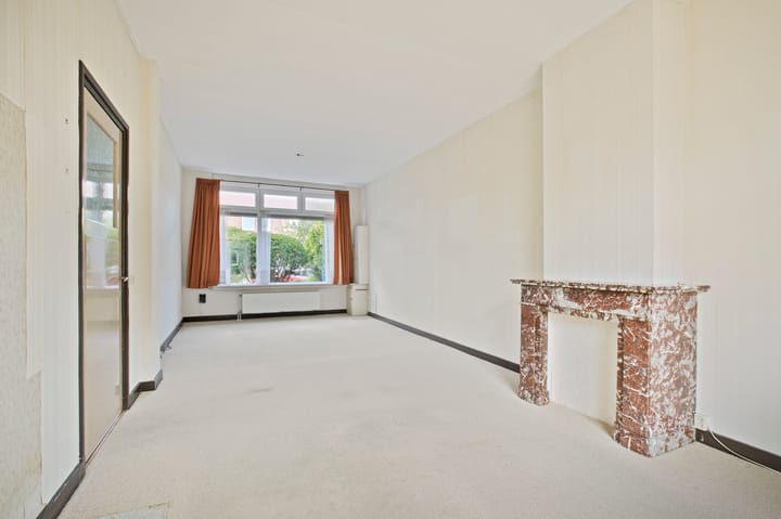 Photo 4 of Floresstraat 98