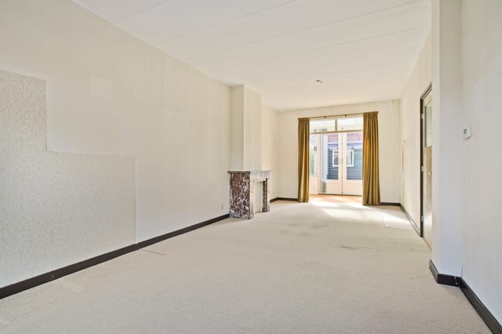 Photo 6 of Floresstraat 98