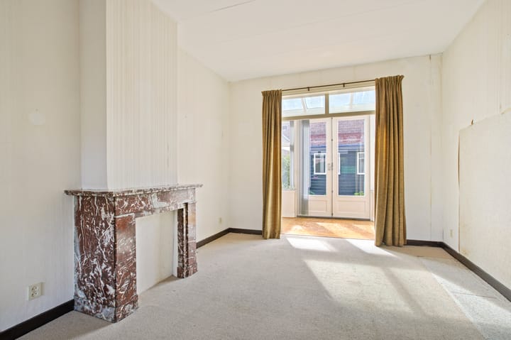 Photo 7 of Floresstraat 98