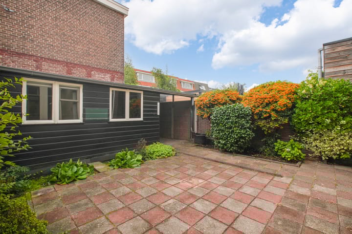 Photo 9 of Floresstraat 98