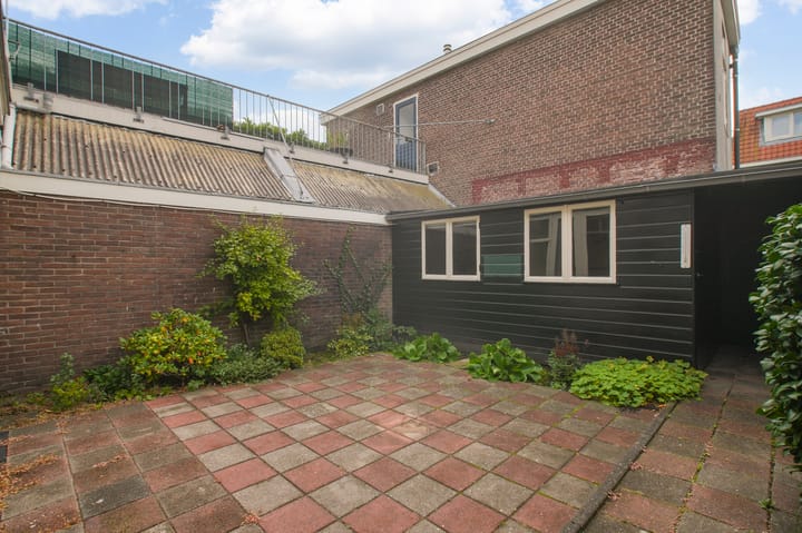 Photo 10 of Floresstraat 98