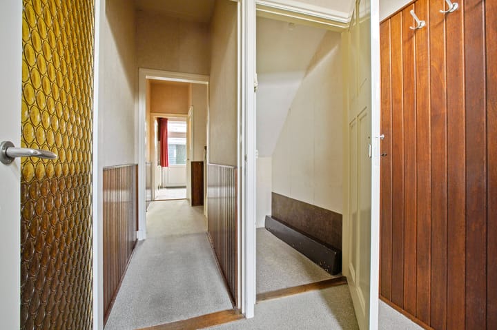 Photo 15 of Floresstraat 98