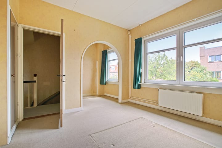 Photo 16 of Floresstraat 98