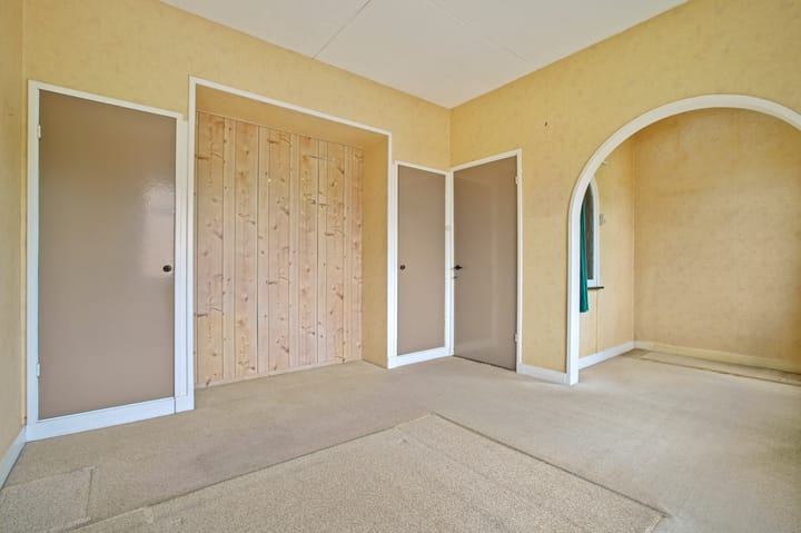 Photo 19 of Floresstraat 98