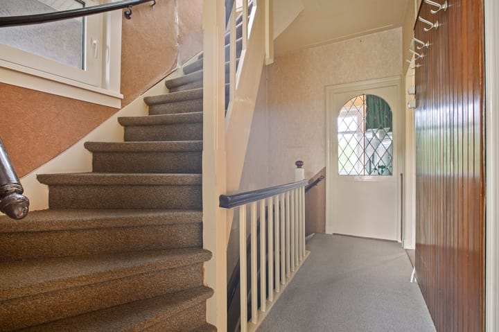 Photo 21 of Floresstraat 98