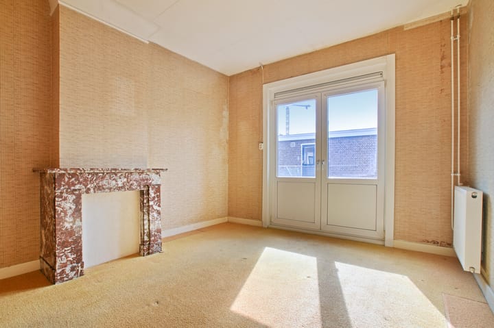 Photo 22 of Floresstraat 98