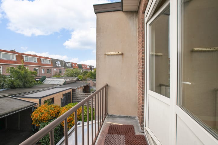 Photo 26 of Floresstraat 98