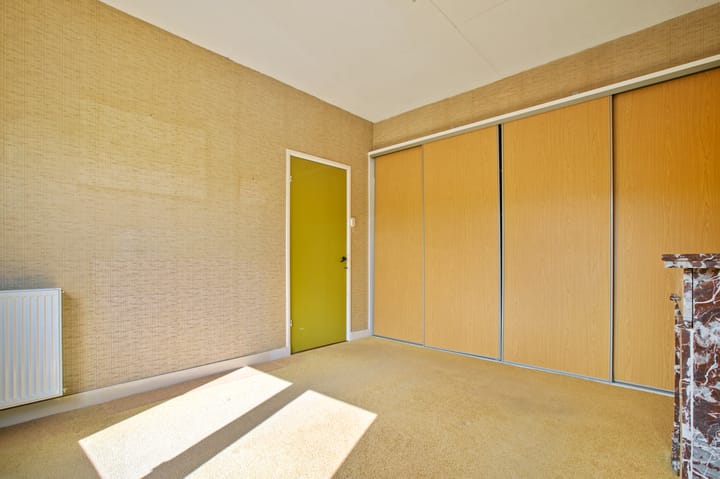 Photo 28 of Floresstraat 98