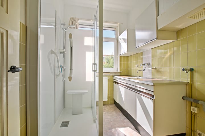 Photo 29 of Floresstraat 98