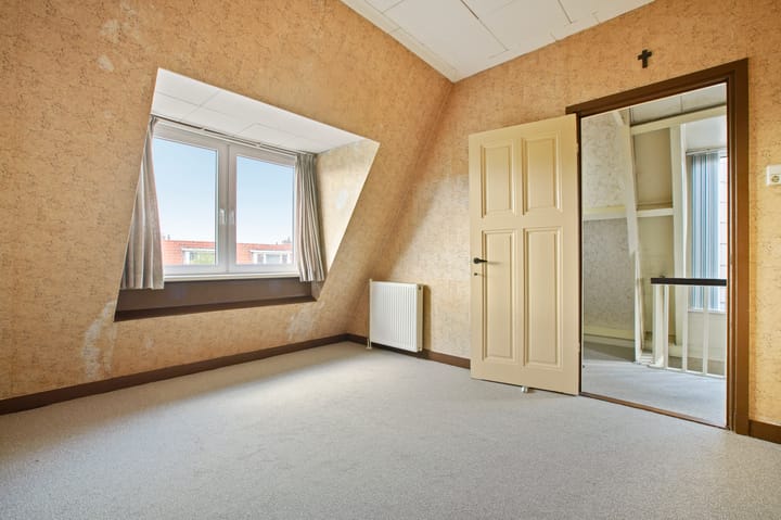 Photo 32 of Floresstraat 98