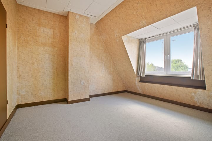 Photo 33 of Floresstraat 98