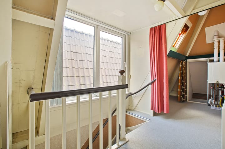 Photo 35 of Floresstraat 98