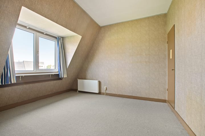 Photo 36 of Floresstraat 98