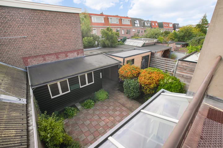 Photo 24 of Floresstraat 98