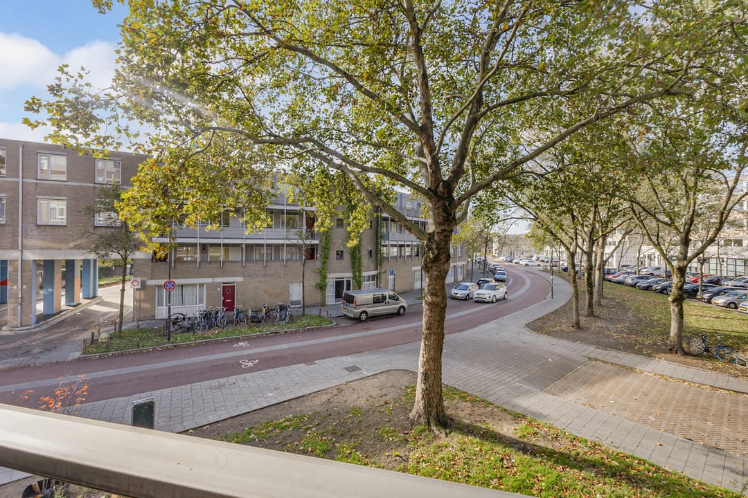 Photo 2 of Adriaan van Bergenstraat 46