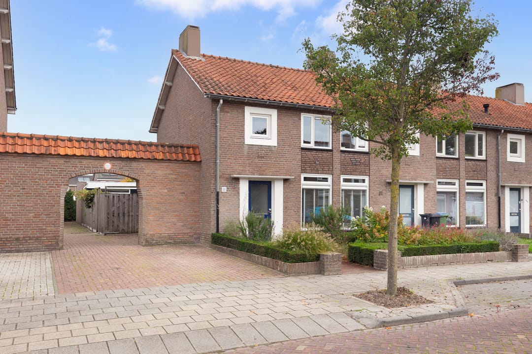 Photo 2 of Leliestraat 33