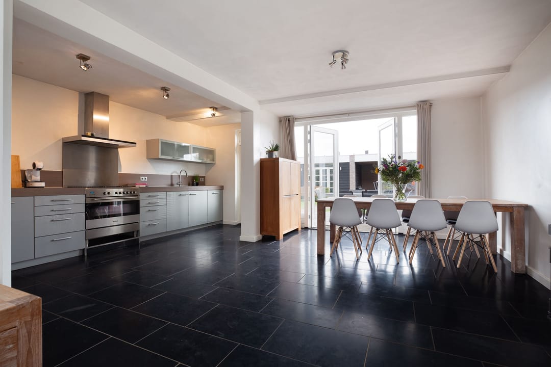 Photo 16 of Leliestraat 33