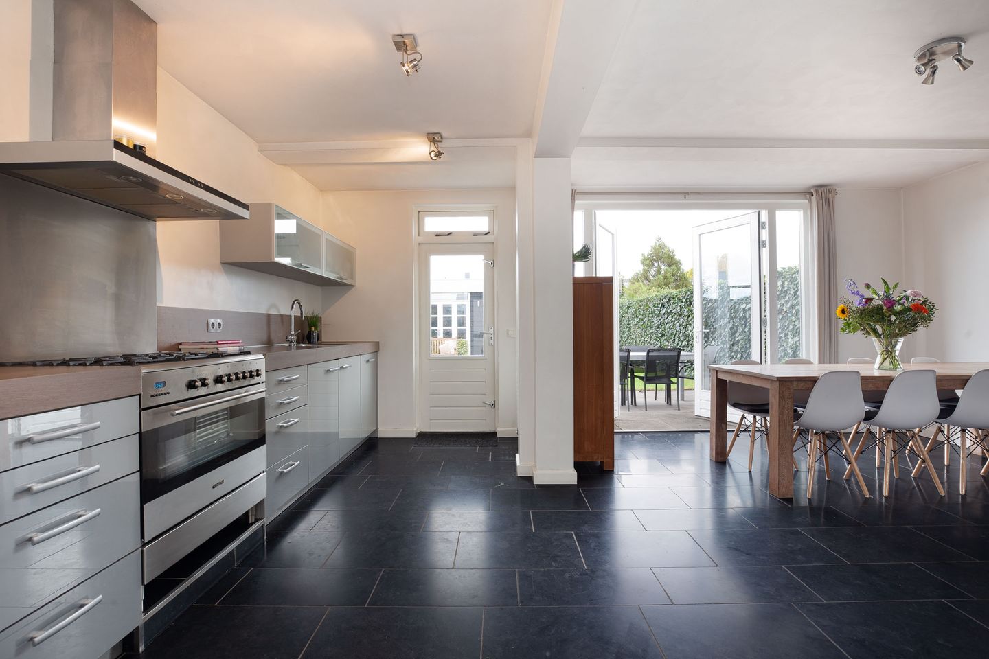 Photo 4 of Leliestraat 33