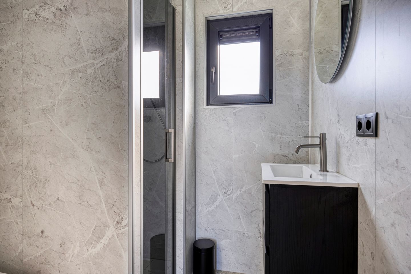 Photo 20 of Rijnbandijk 10-70