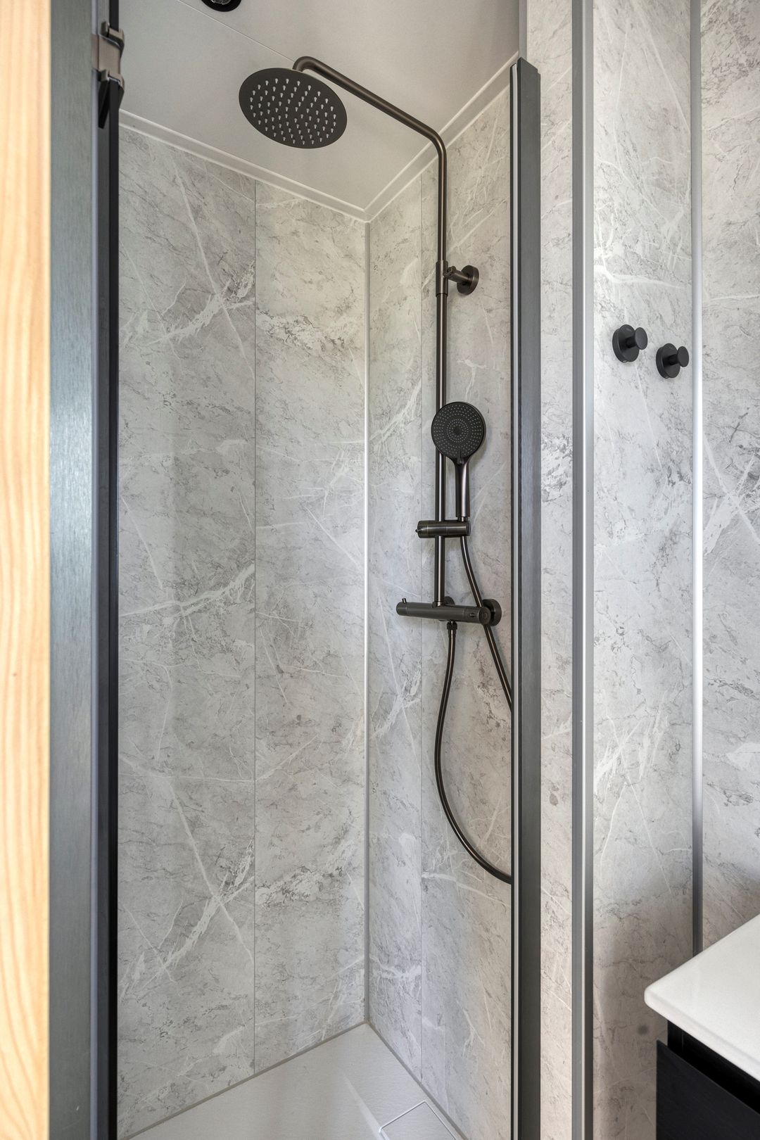 Photo 17 of Rijnbandijk 10-70