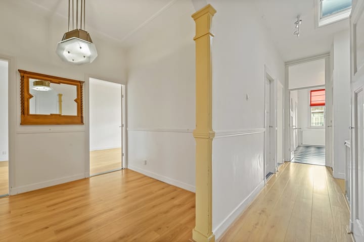 Photo 13 of Van Aerssenstraat 292