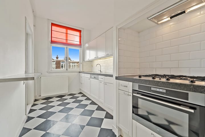 Photo 14 of Van Aerssenstraat 292