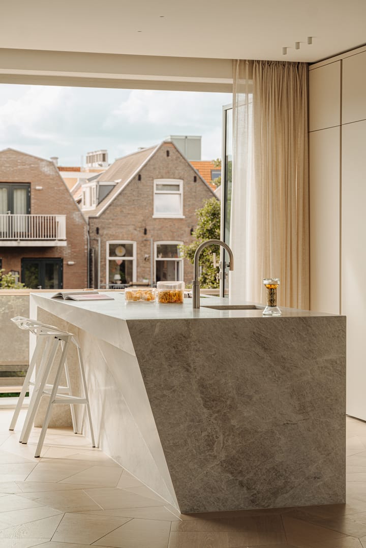 Photo 6 of Vossiusstraat 17-D