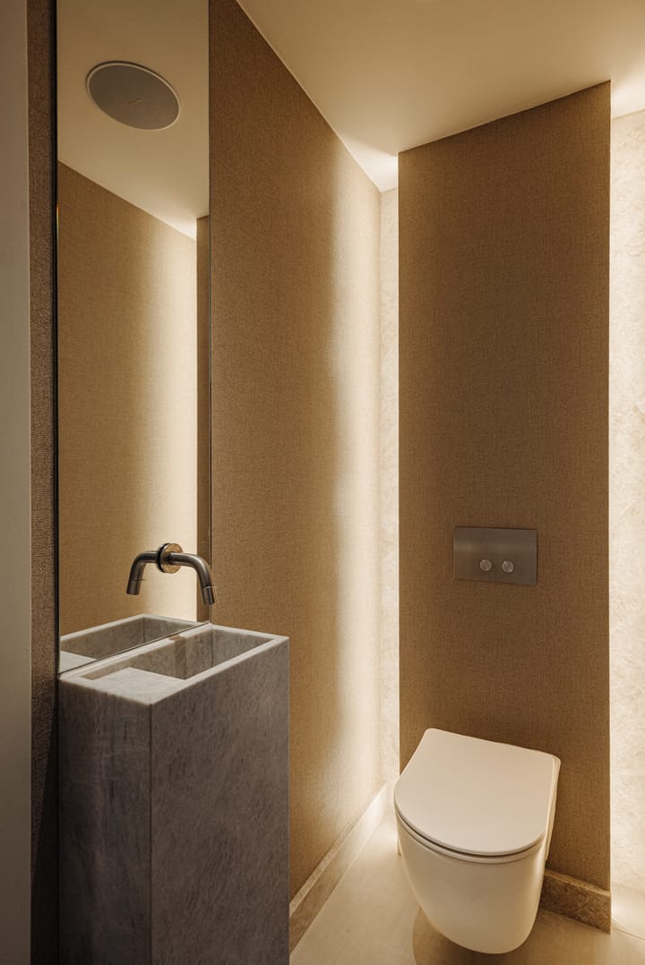 Photo 52 of Vossiusstraat 17-D