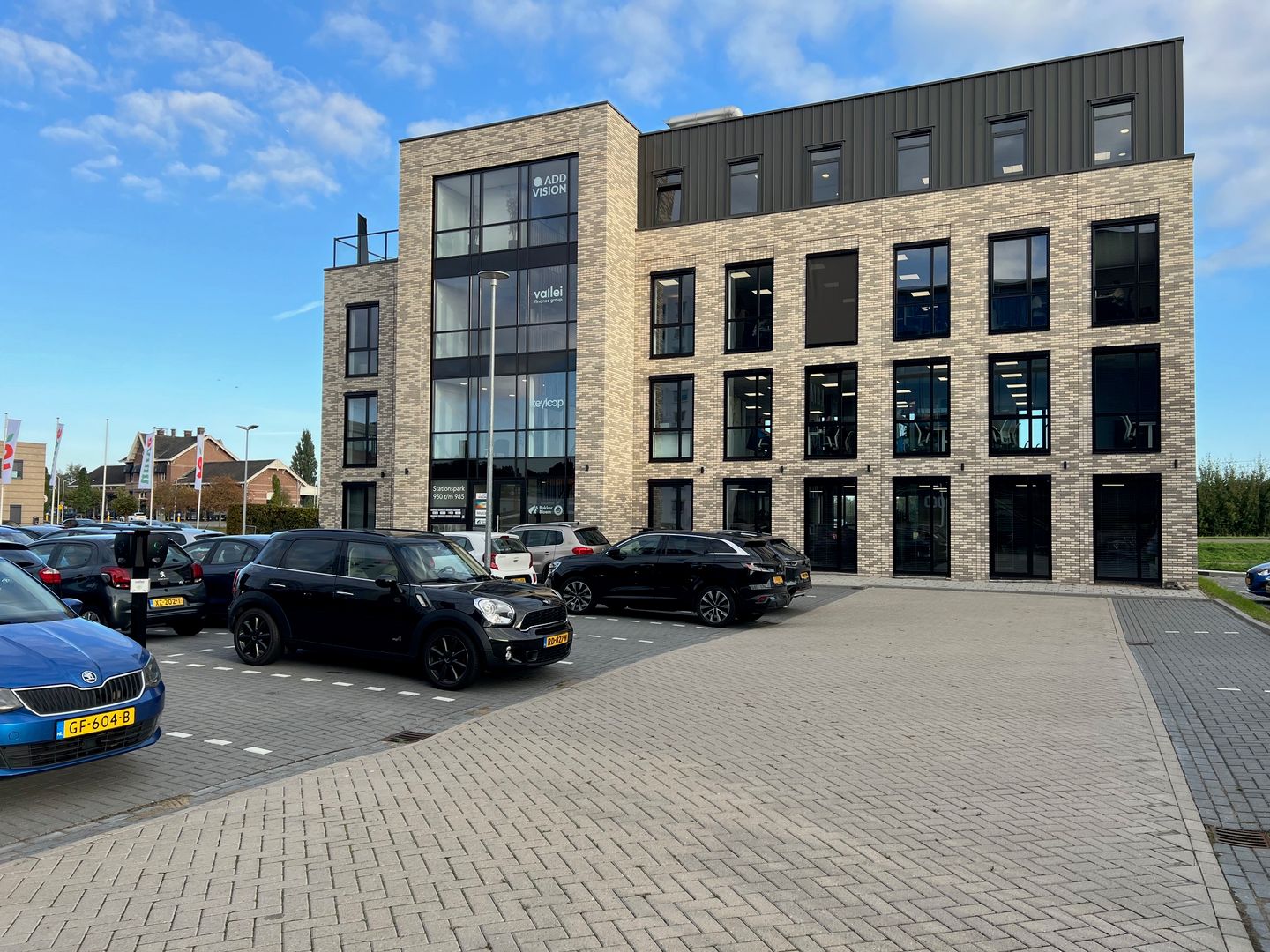 Bekijk foto 4 van Stationspark 950-955