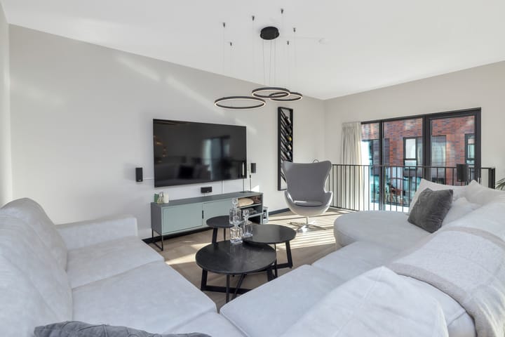 Photo 4 of Betsy Kaiserhof 39