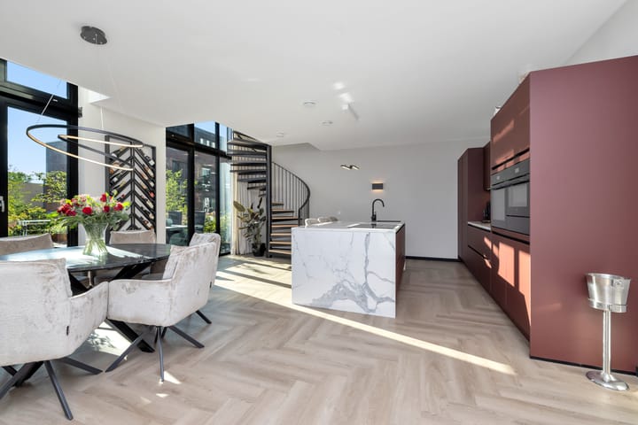 Photo 3 of Betsy Kaiserhof 39