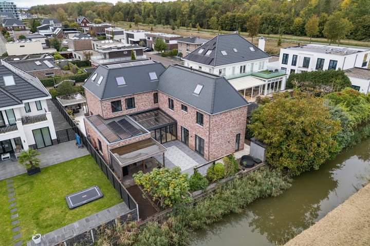 Photo 2 of Medusastraat 6