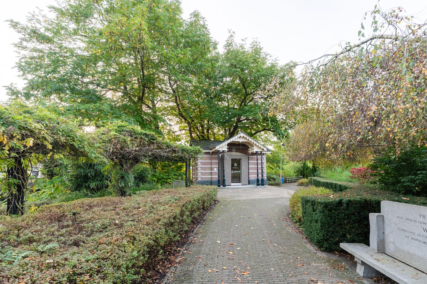 Bekijk foto 2 van Burgemeester van Engelenweg 92-A