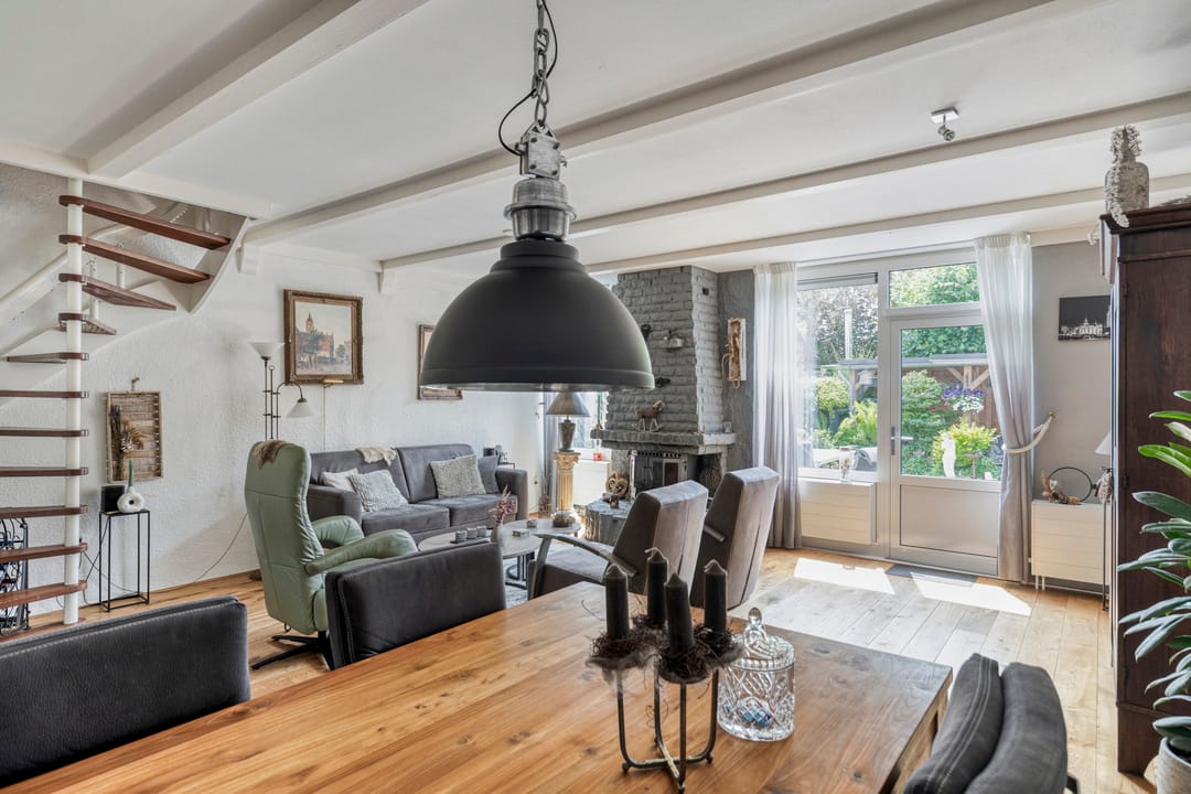 Photo 2 of Meidoornstraat 11