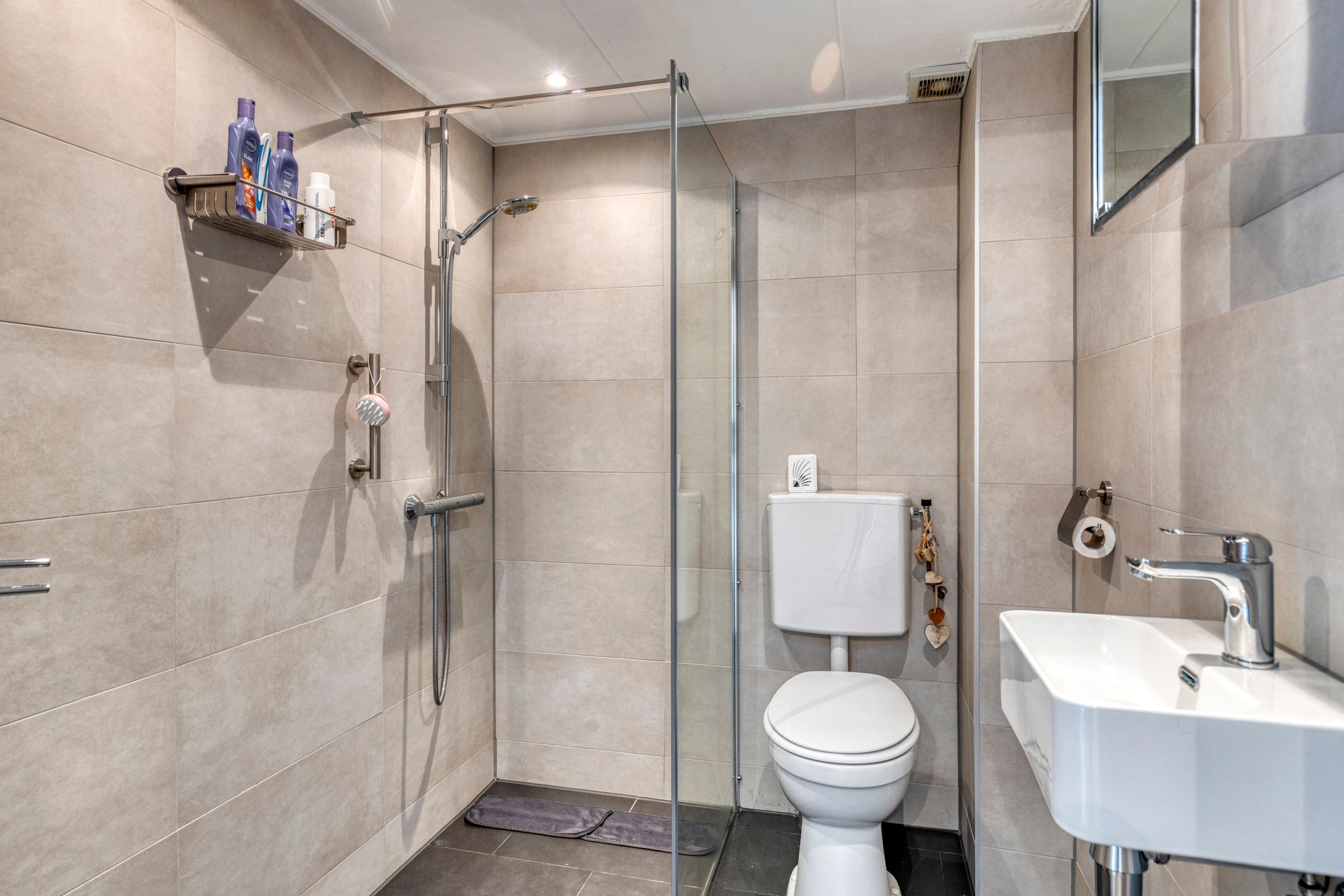 Photo 24 of Meidoornstraat 11