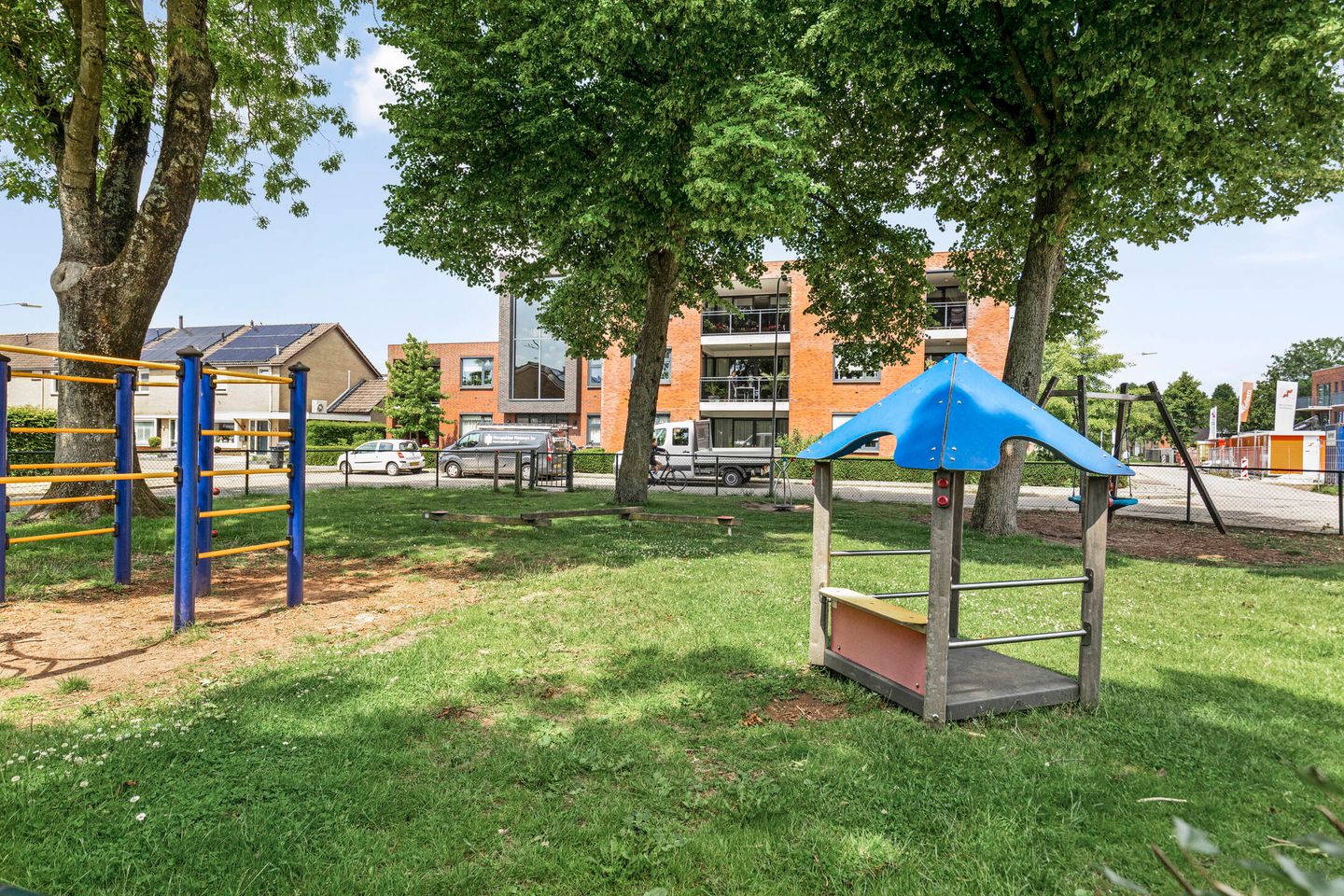 Photo 35 of Meidoornstraat 11